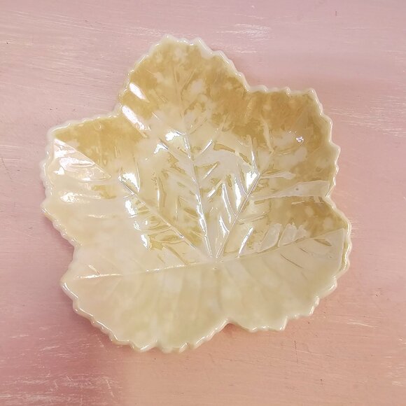 Belleek Porcelain Sycamore Leaf Plate, Vintage, 1955-65 - Picture 2 of 4